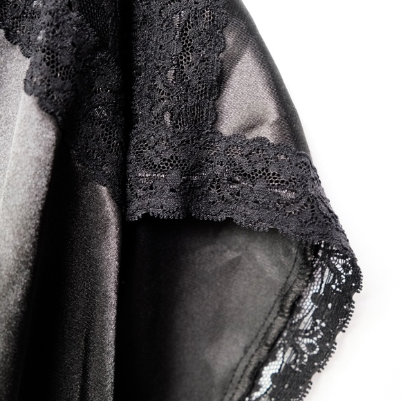 5/$20 La Senza Black Lace Robe - Small/Medium - Picture 2 of 8